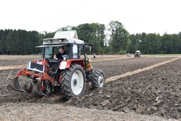 Traktor am Feld